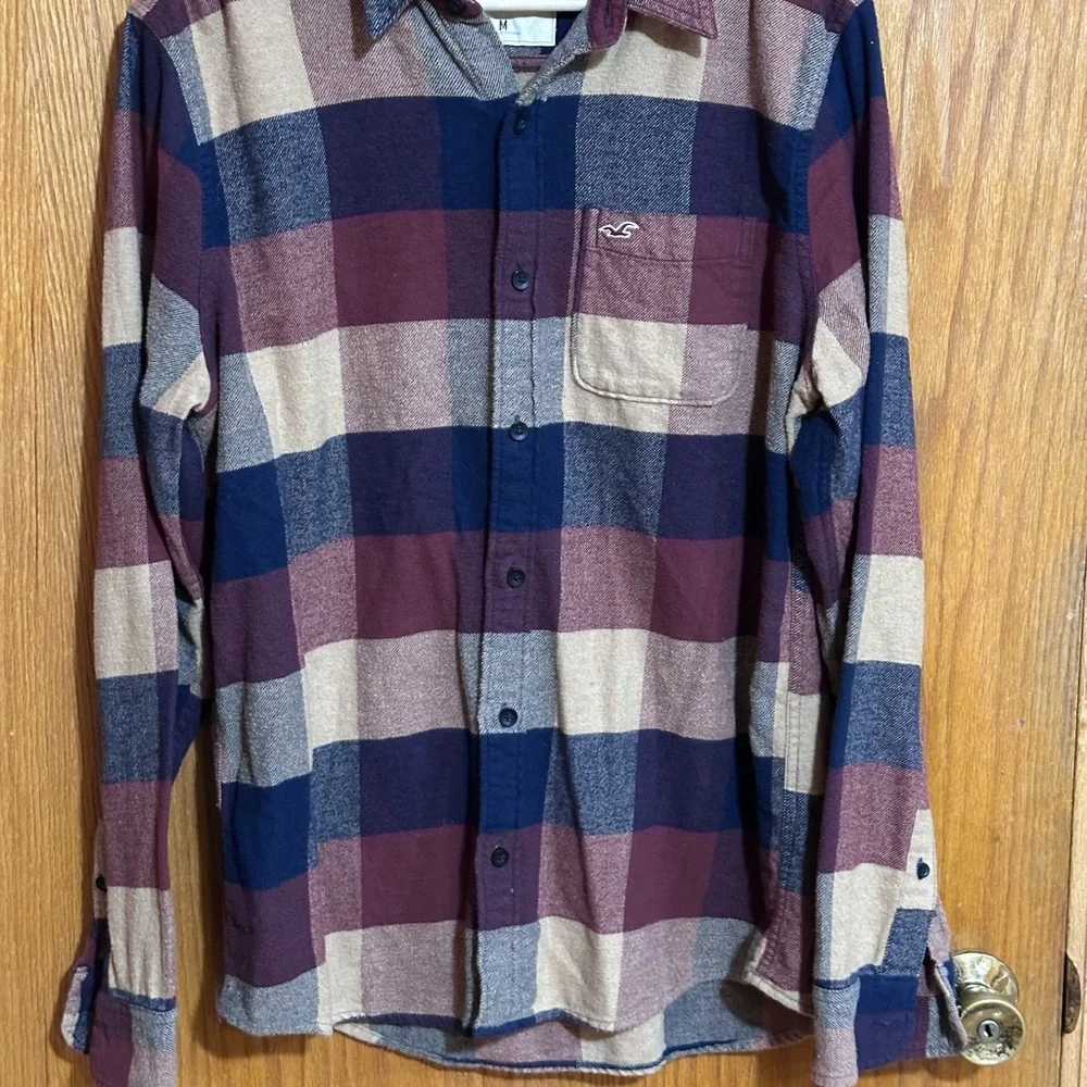 Hollister sz medium Men's Casual Plaid Shirt - Burgundy, Navy, and Tan (F) - Picture 2 of 7